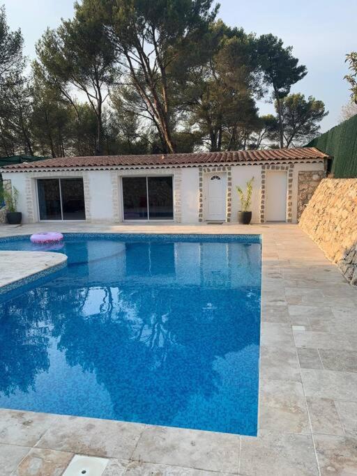 Jolie Maison Avec Vue Sur Piscine Bouc-Bel-Air Eksteriør billede