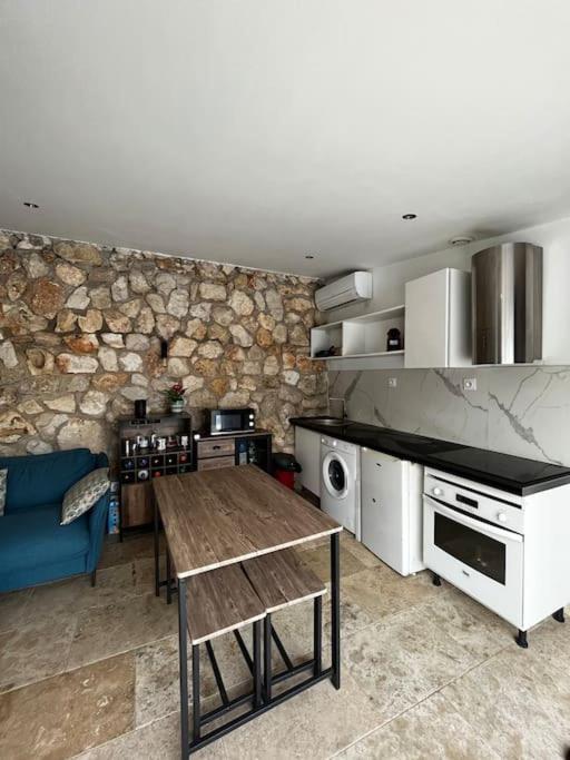 Jolie Maison Avec Vue Sur Piscine Bouc-Bel-Air Eksteriør billede