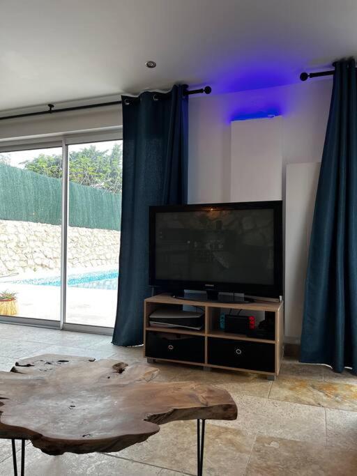 Jolie Maison Avec Vue Sur Piscine Bouc-Bel-Air Eksteriør billede