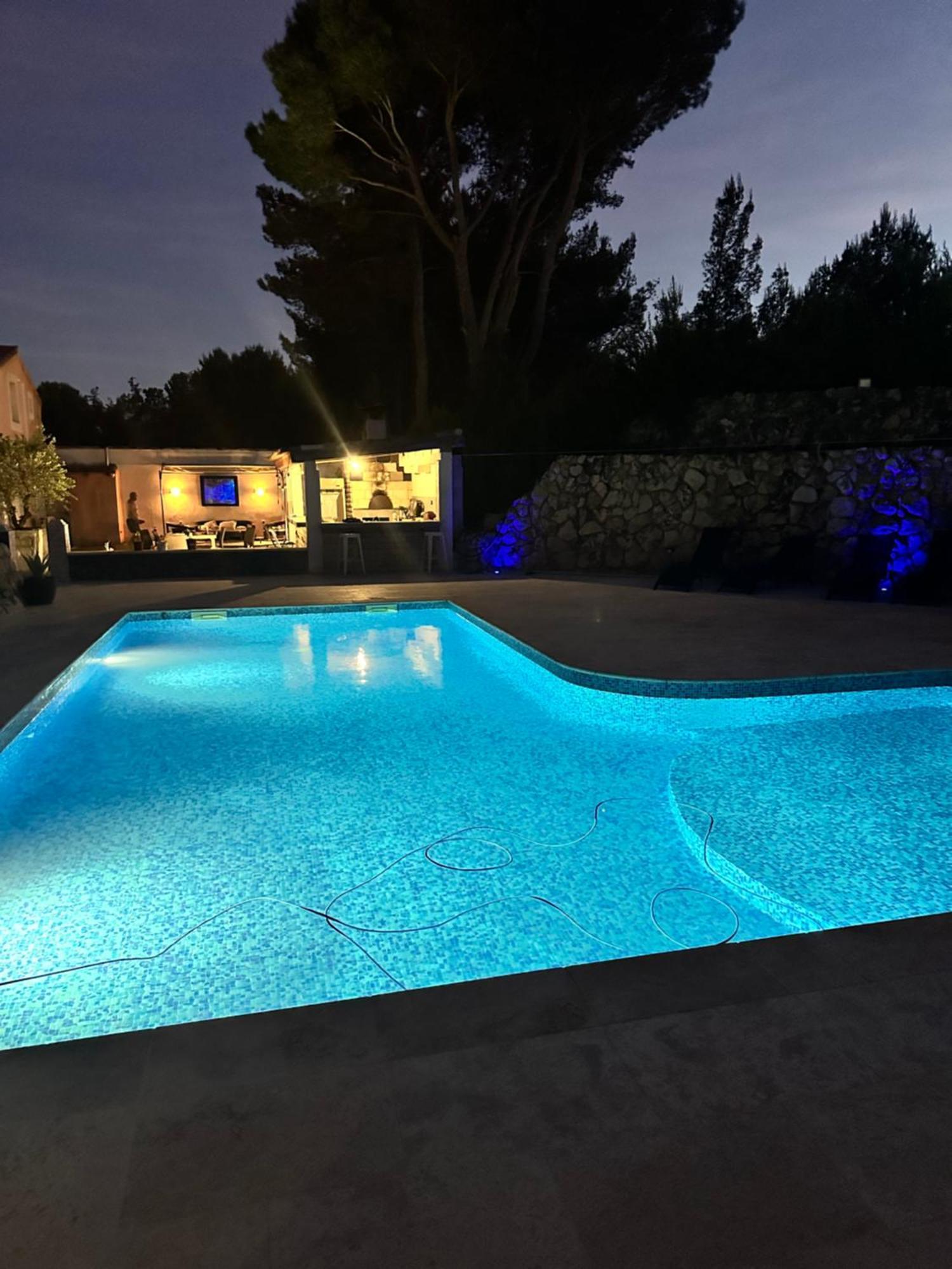 Jolie Maison Avec Vue Sur Piscine Bouc-Bel-Air Eksteriør billede