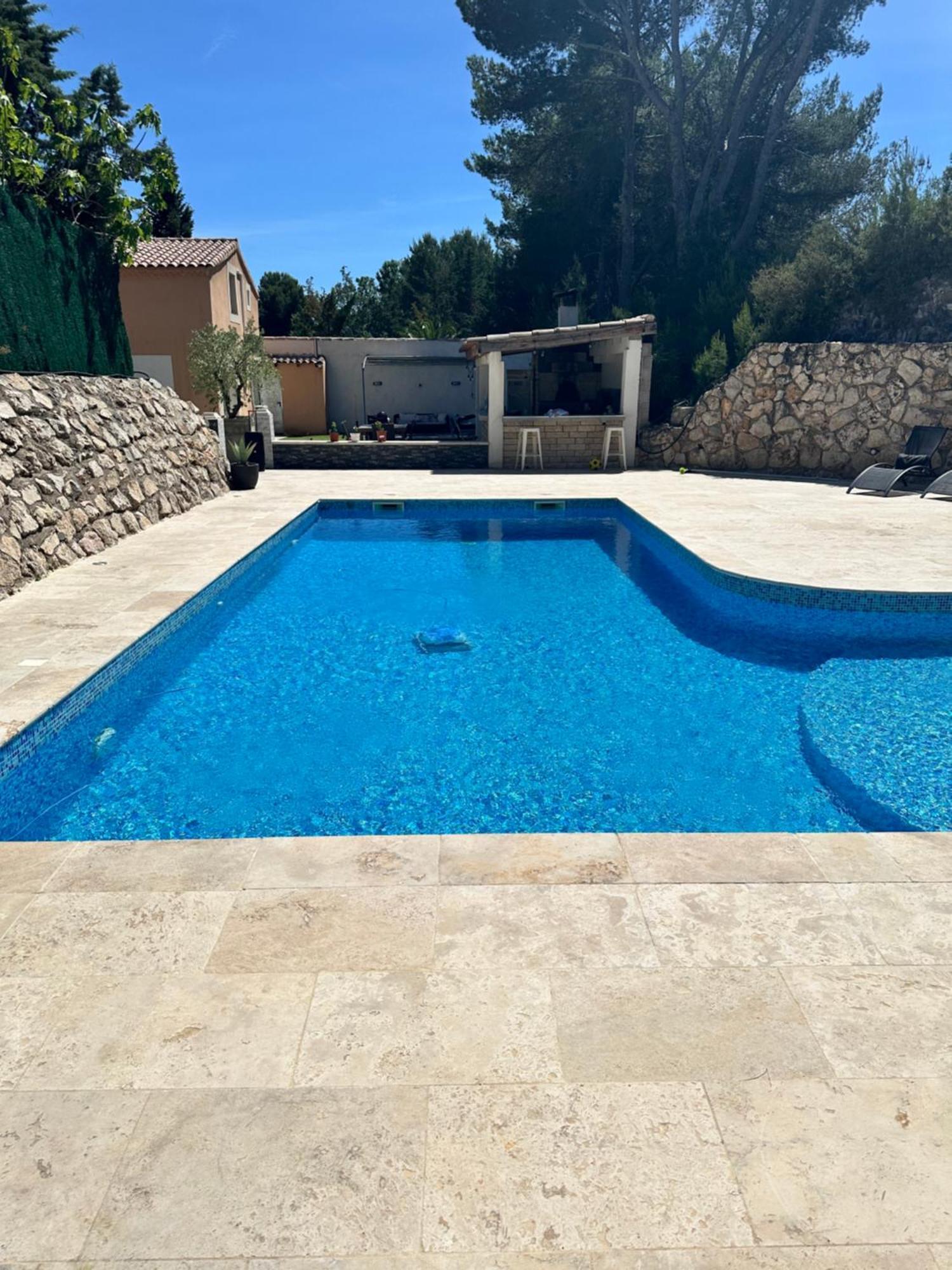Jolie Maison Avec Vue Sur Piscine Bouc-Bel-Air Eksteriør billede