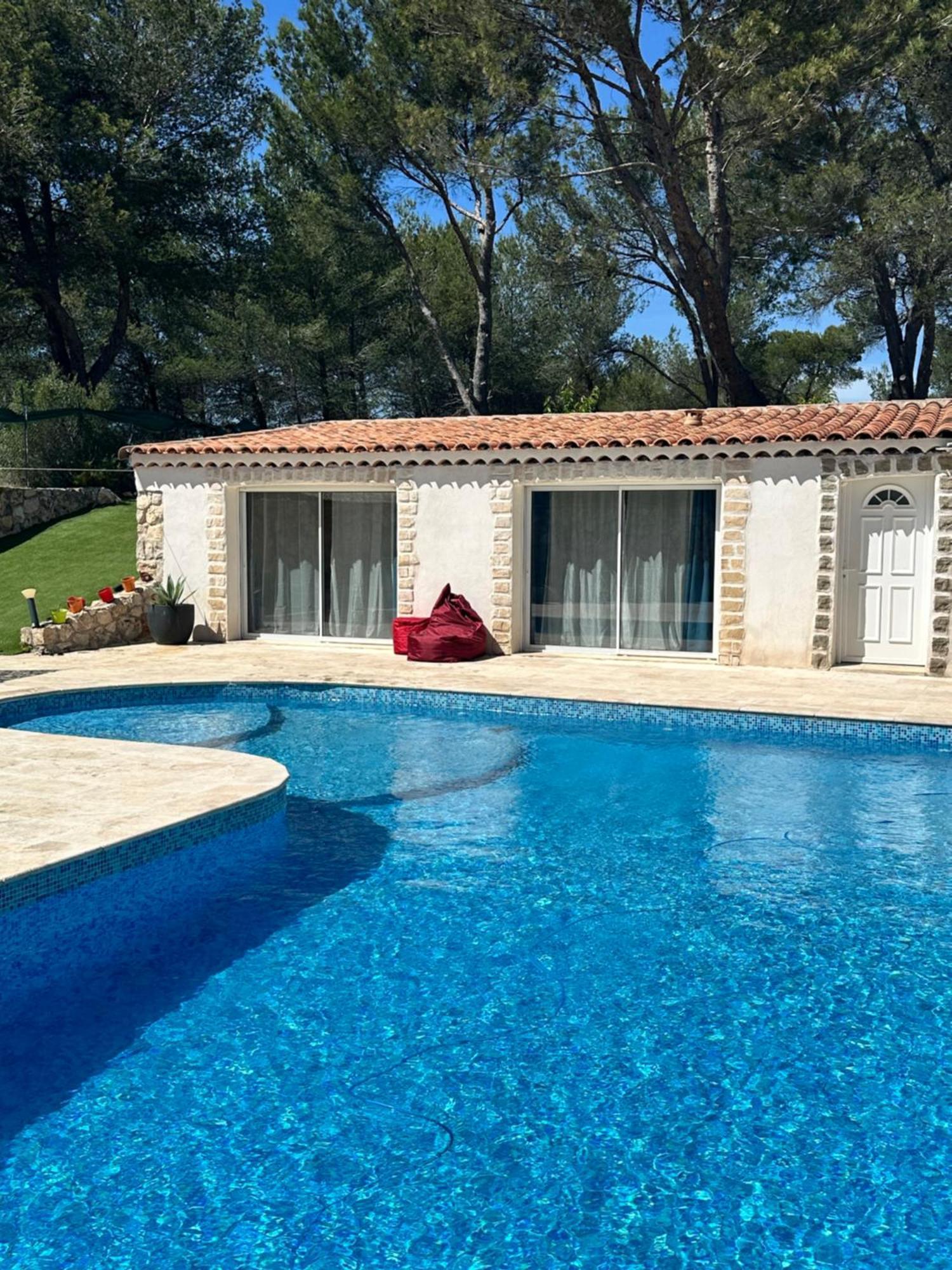 Jolie Maison Avec Vue Sur Piscine Bouc-Bel-Air Eksteriør billede